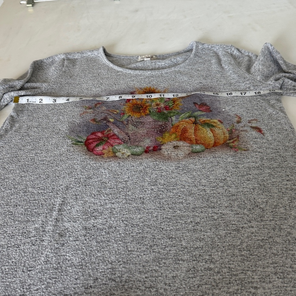ONE WORLD Heather Gray Knit Top. Fall design SZ L. long sleeve. - Picture 7 of 12